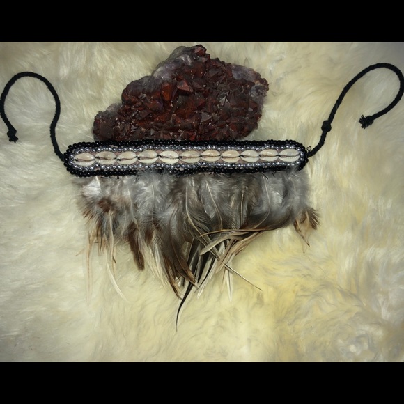 Feathered puka shell choker handmade in Bali 🌏✨ - Picture 2 of 2